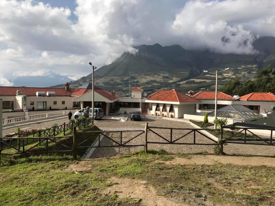 Hotel Medina Del Lago Otavalo Buitenkant foto